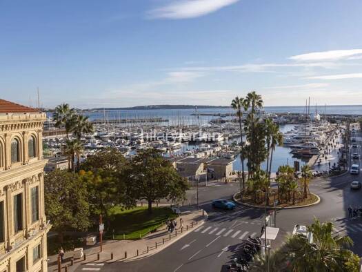 Appartement à vendre 998 000 € 3 pièces 2 chambres 82,73 m² Étage 4/4 Suquet Cannes 06400