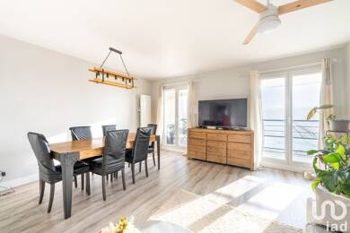 Appartement à vendre 260 000 € 4 pièces 3 chambres 85 m² Étage 3/4 Le Point du Jour-Centre Gare Cergy 95800