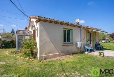 Maison de plain-pied à vendre 129 900 € 3 pièces 2 chambres 82 m² 2 434 m² de terrain Villeneuve sur Lot 47300