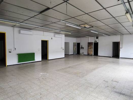 Local d'activités à louer 1 500 € 192 m² d'espace de stockage Montfavet Banlieue Avignon 84140