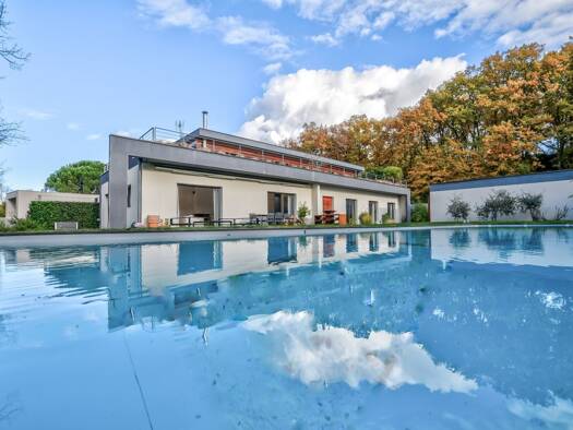 Maison à louer 3 237 € 7 pièces 6 chambres 251 m² 1 400 m² de terrain Seilh 31840