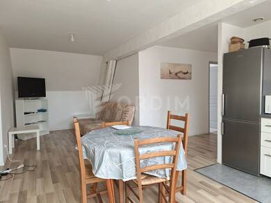Appartement à louer 520 € 3 pièces 2 chambres 63 m² Dernier étage, Étage 2/2 Bonny sur Loire 45420