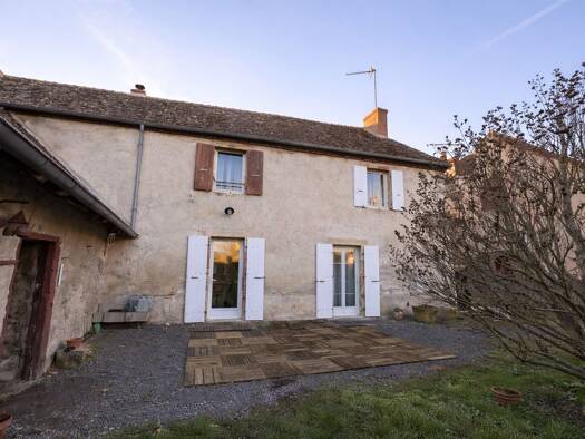 Maison à vendre 113 400 € 4 pièces 2 chambres 182 m² 817 m² de terrain Bresnay 03210