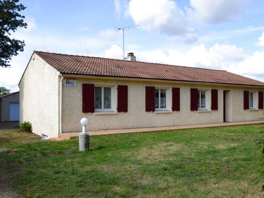 Maison de plain-pied à vendre 249 120 € 5 pièces 3 chambres 101 m² 2 382 m² de terrain Saint-Georges-de-Pointindoux 85150