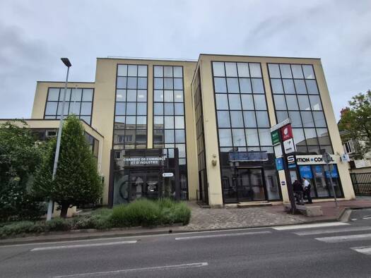 Espace bureau à vendre 650 000 € 480 m² de bureaux Centre Ville Montargis 45200