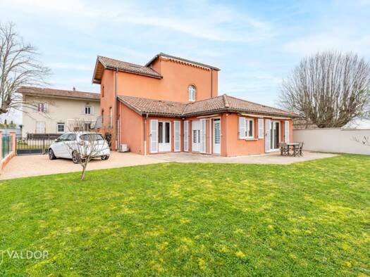 Maison de plain-pied à vendre 270 000 € 4 pièces 2 chambres 73 m² 300 m² de terrain Salles-Arbuissonnas-en-Beaujolais 69460