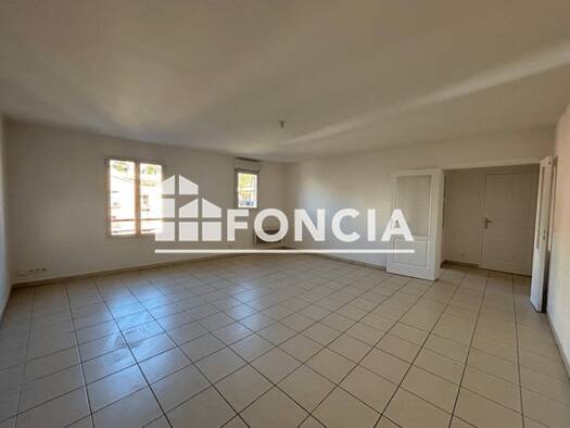 Appartement à louer 1 006 € 3 pièces 2 chambres 77,5 m² 4ème étage Centre Vallauris 06220