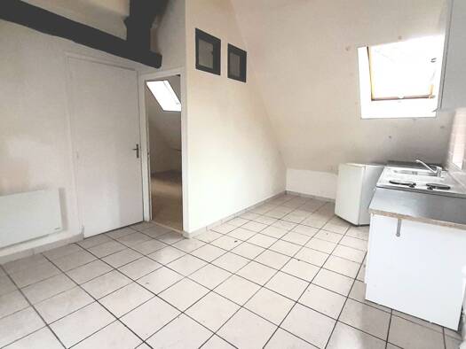 Appartement à vendre 58 000 € 3 pièces 2 chambres 27 m² Étage 2/2 Saint Germain-Hôtel de Ville-Saint Pierre Auxerre 89000