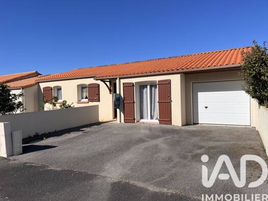 Maison de plain-pied à vendre 312 000 € 7 pièces 4 chambres 156 m² 550 m² de terrain Sud Bourg Saint-Philbert-de-Grand-Lieu 44310