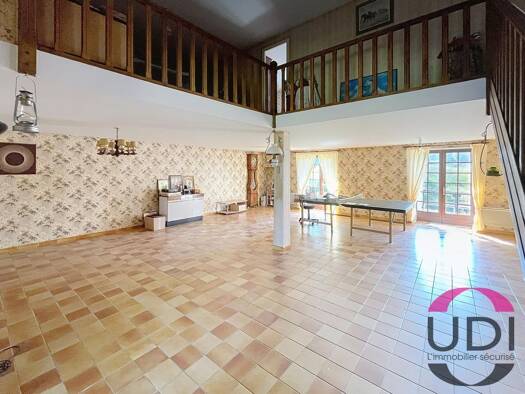 Maison à vendre 129 984 € 5 pièces 3 chambres 220 m² 1 461 m² de terrain Roches 23270