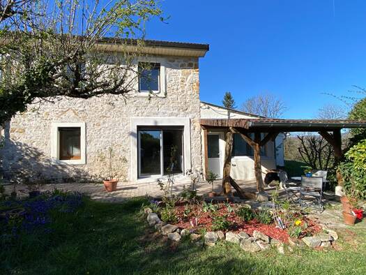 Maison à vendre 385 000 € 7 pièces 3 chambres 202 m² 1 471 m² de terrain Izernore 01580