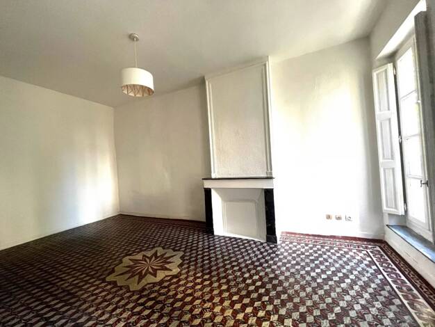 Appartement à louer 605 € 2 pièces 1 chambre 41 m² 1er étage Centre Ville-Mejan-La Cité Arles 13200