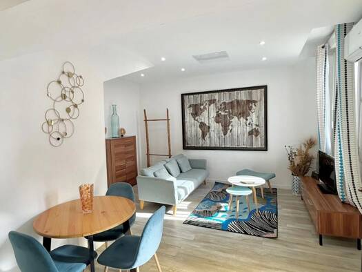 Appartement à louer 800 € 3 pièces 2 chambres 45,6 m² 2ème étage Jardins de la Fontaine Nîmes 30900