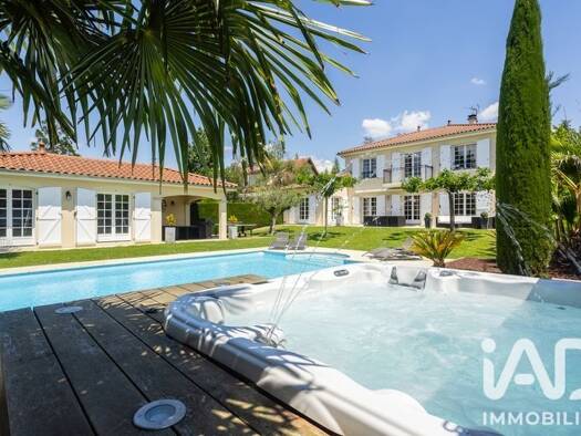 Demeure à vendre 749 500 € 7 pièces 5 chambres 186 m² 1 809 m² de terrain Saint-Bonnet-les-Oules 42330