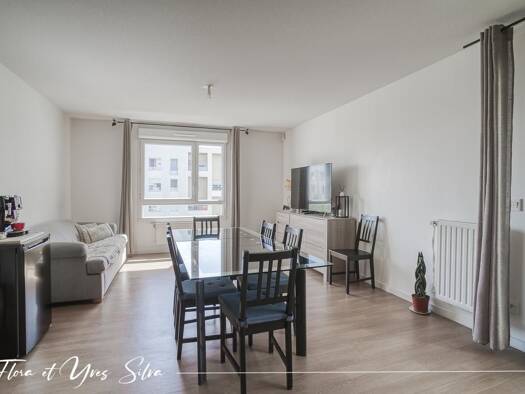Appartement à louer 1 290 € 4 pièces 3 chambres 77 m² 5 étages Le Sud Vaulx-en-Velin 69120