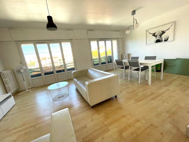 Appartement à louer 1 430 € 5 pièces 3 chambres 86,1 m² Étage 4/4 Mourillon-Sud Toulon 83000