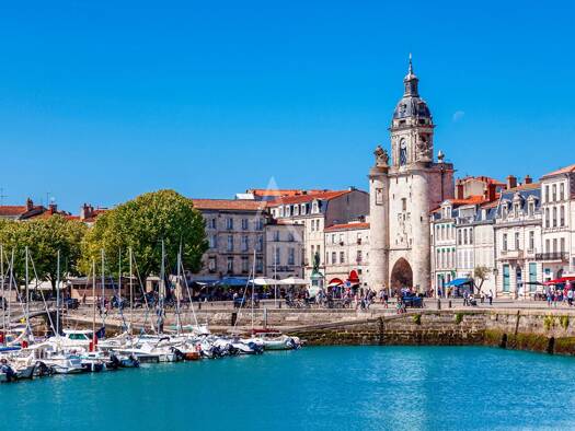 Local d'activités à vendre 190 800 € 95 m² d'espace de stockage Centre Ville La Rochelle 17000