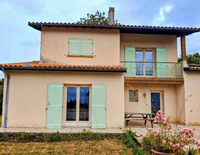 Maison à vendre 358 000 € 5 pièces 4 chambres 160 m² 1 690 m² de terrain Comps 33710
