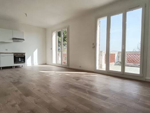 Appartement à louer 1 050 € 2 pièces 1 chambre 56 m² Étage 2/2 Saint Henri Marseille 16ème arrondissement 13016