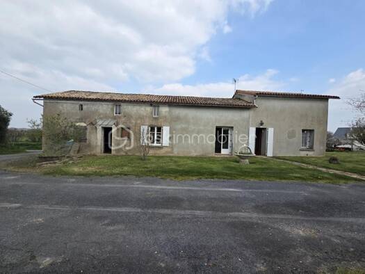 Maison à vendre 126 000 € 4 pièces 2 chambres 105 m² 1 900 m² de terrain Clussais-la-Pommeraie 79190