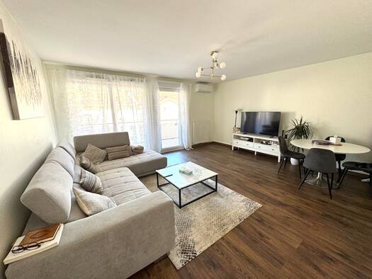 Appartement à vendre 550 000 € 5 pièces 4 chambres 106 m² 2ème étage Ornex 01210