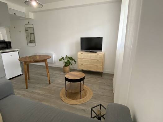 Appartement à vendre 165 000 € 2 pièces 1 chambre 25,07 m² Étage 1/3 Les Platanes Aix-en-Provence 13090