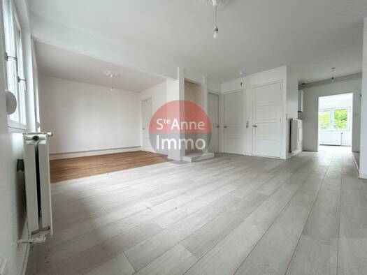 Maison de plain-pied à vendre 105 000 € 4 pièces 2 chambres 75 m² 195 m² de terrain Roye 80700