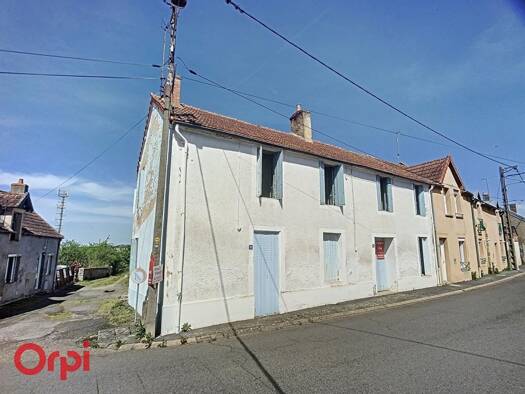 Maison de ville à vendre 40 000 € 7 pièces 6 chambres 170 m² 1 100 m² de terrain Montmarault 03390