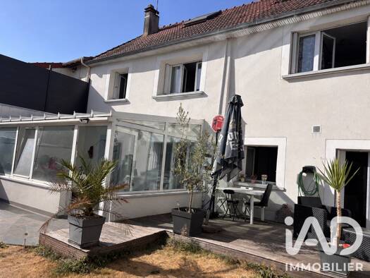 Maison de ville à vendre 450 000 € 7 pièces 5 chambres 154 m² 150 m² de terrain Le Pin 77181