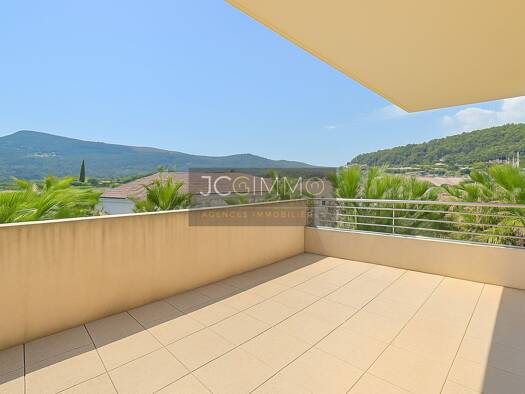 Appartement à vendre 295 000 € 4 pièces 3 chambres 82,7 m² Étage 3/3 Solliès-Pont 83210