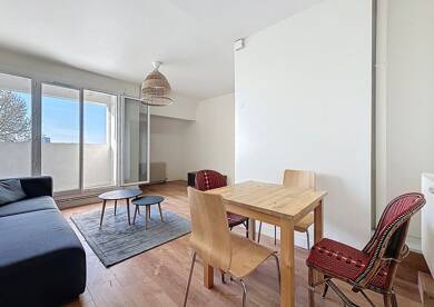 Appartement à vendre 158 000 € 2 pièces 1 chambre 53 m² Dernier étage, Étage 3/3 Historique Saint-Cyr-sur-Loire 37540