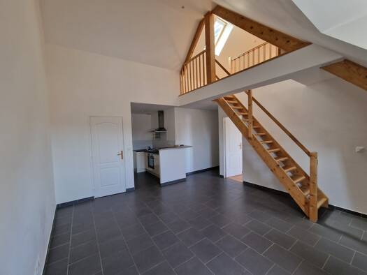 Appartement à louer 535 € 3 pièces 1 chambre 42,3 m² Étage 2/2 Bray-sur-Somme 80340