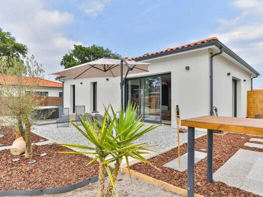 Maison de plain-pied à vendre 480 000 € 5 pièces 3 chambres 82 m² 582 m² de terrain Bourg Mimizan 40200