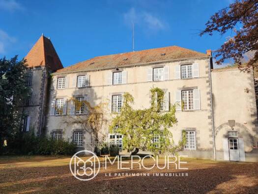 Château à vendre 990 000 € 20 pièces 13 chambres 600 m² 58 410 m² de terrain Zone d'Activité Nord Riom 63200
