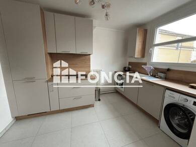 Appartement à louer 760 € 2 pièces 1 chambre 45 m² Étage 3/4 Quartier Nord Niort 79000
