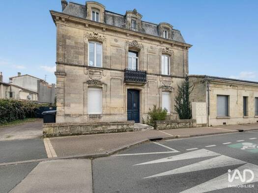 Maison à vendre 780 000 € 10 pièces 9 chambres 220 m² 359 m² de terrain Sud Bassens 33530