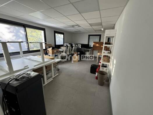 Espace bureau à vendre 207 600 € 63 m² de bureaux divisible jusqu'à 63 m² Avignon 84000