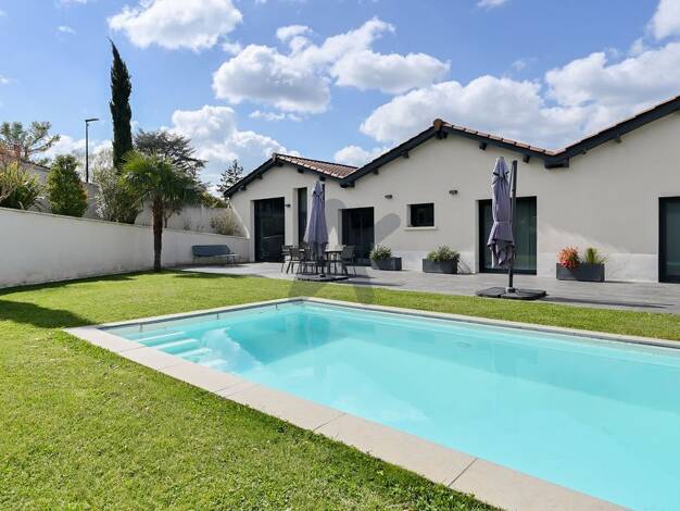 Maison de plain-pied à vendre 870 000 € 6 pièces 5 chambres 183 m² 780 m² de terrain Montanay 69250