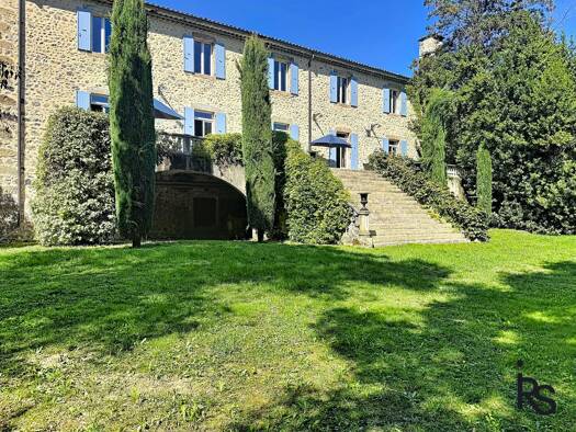 Villa à vendre 1 150 000 € 22 pièces 17 chambres 784,5 m² 21 016 m² de terrain Vals-les-Bains 07600