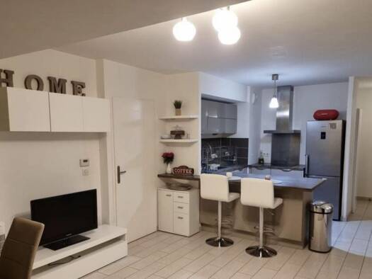Appartement à louer 1 599 € 3 pièces 2 chambres 65 m² RDC Gabriel Péri-Estienne d'Orves Colombes 92700