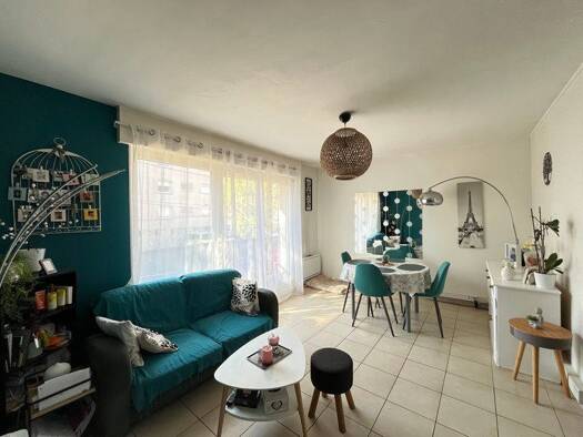 Appartement à vendre 68 695 € 3 pièces 2 chambres 48 m² Étage 1/3 Champ de Foire Cognac 16100