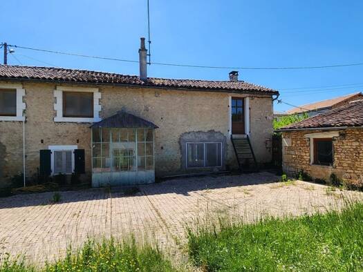 Maison à vendre 96 000 € 4 pièces 3 chambres 155 m² 922 m² de terrain Genouillé 86250