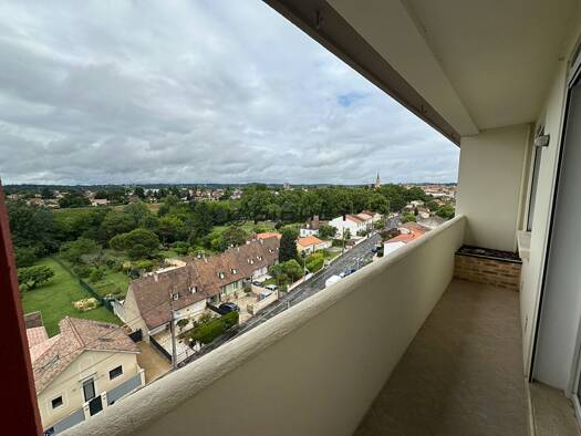 Appartement à vendre 167 000 € 4 pièces 2 chambres 107 m² Étage 6/6 Cavaillé Bergerac 24100