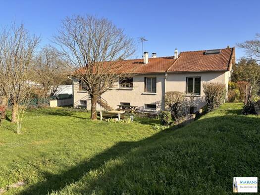 Maison à vendre 195 500 € 6 pièces 3 chambres 129 m² 1 557 m² de terrain Saint-Michel-le-Cloucq 85200
