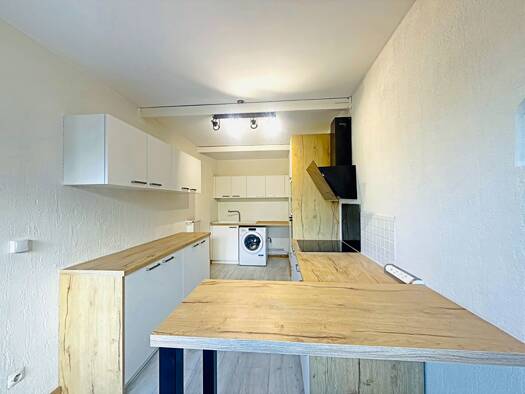 Appartement à louer 995 € 3 pièces 2 chambres 75 m² Étage 2/4 Le Ranquet Istres 13800