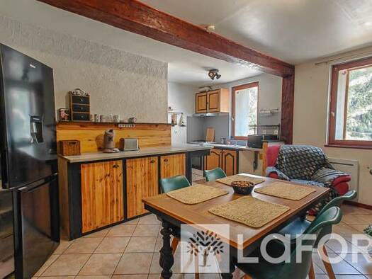 Appartement à vendre 167 000 € 4 pièces 2 chambres 65 m² Étage 2/2 Saint-Clément-sur-Durance 05600