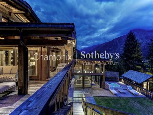 Chalet à vendre 7 950 000 € 9 pièces 4 chambres 378 m² 1 991 m² de terrain Chamonix-Mont-Blanc 74400