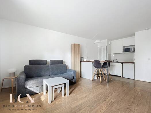 Appartement à louer 865 € 1 pièce 31,2 m² RDC/4 Roissy-en-France 95700