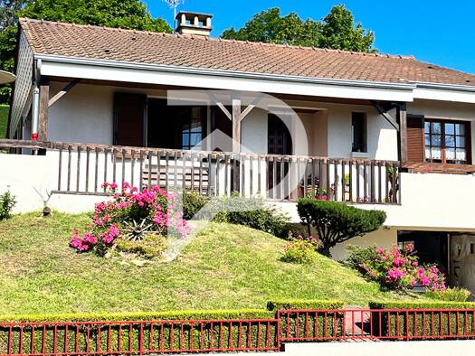 Maison de plain-pied à vendre 149 000 € 4 pièces 2 chambres 85 m² 810 m² de terrain Saint Eloy les Mines 63700