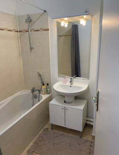 Appartement à louer 951 € 1 pièce 30 m² RDC Bailly-Romainvilliers 77700